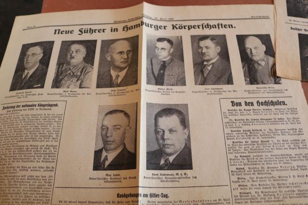 verschiedene alte Zeitungsauschnitte  Feierlichkeiten usw.